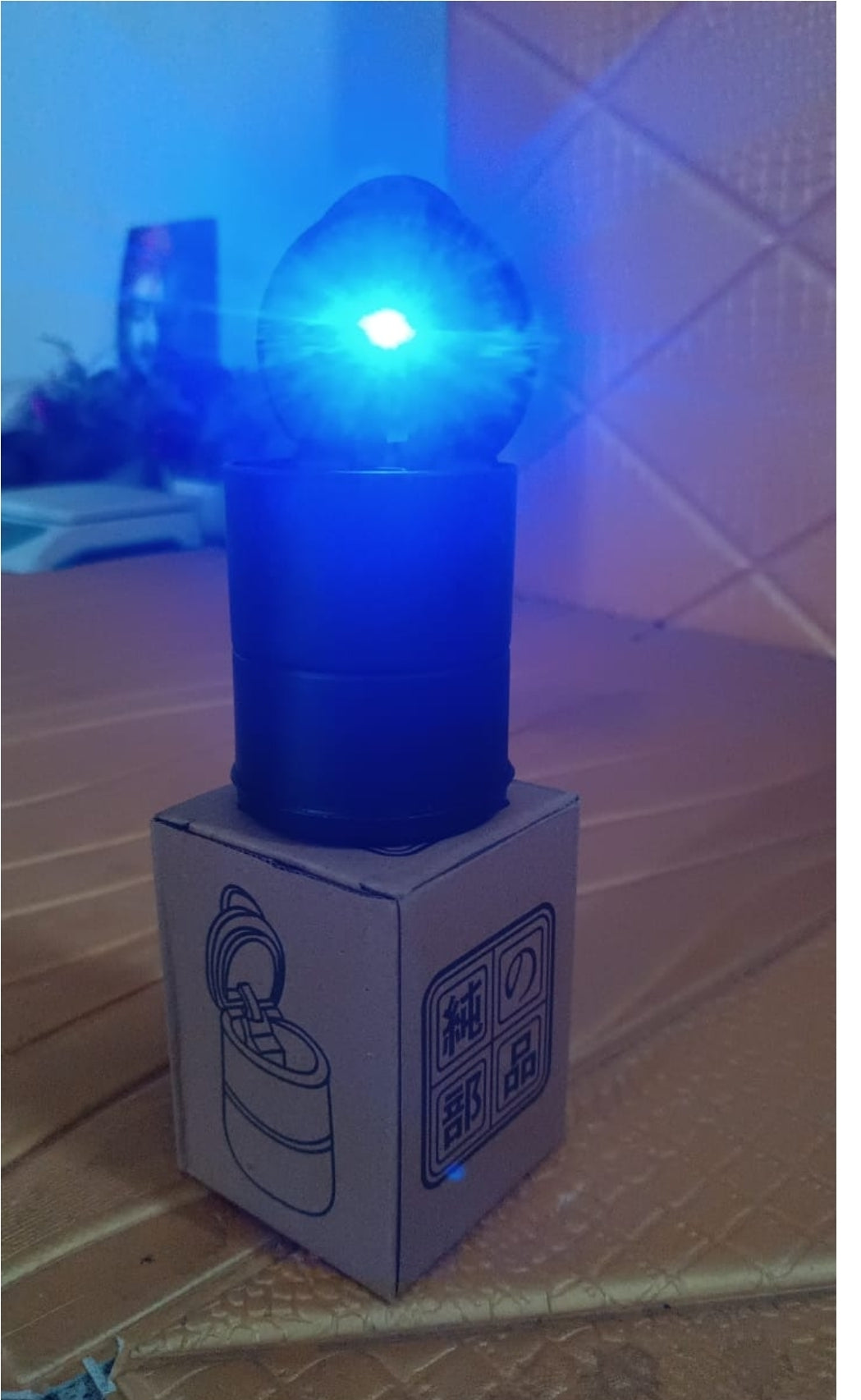 Portable Car Ashtray with Lid and Blue Led light
